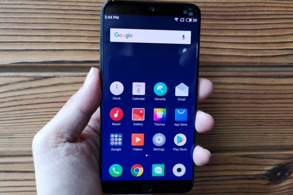 The Meizu 15 has a 5.5-inch AMOLED screen from Samsung, in a more traditional 16:9 aspect ratio. Photo: Ben Sin