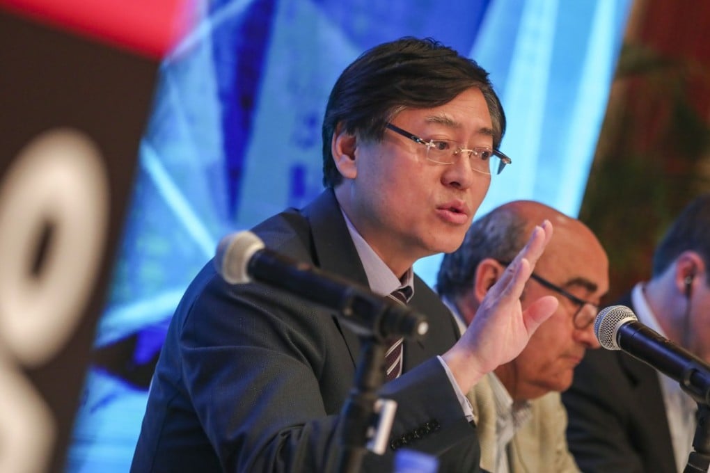 Yang Yuanqing (left), the chairman and chief executive of computer giant Lenovo Group, said the company will be among the first suppliers of 5G smartphones in the global market. At Yang’s left is Lenovo chief operating officer Gianfranco Lanci, beside data centre group president Kirk Skaugen. Photo: Jonathan Wong