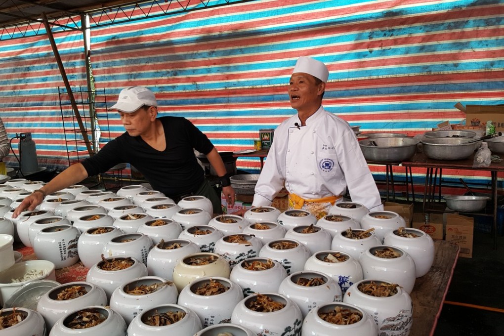 Chef Lin Ming-tsan supervises the plating of a soup known as Buddha Jumps Over the Wall ahead of a bando at Taipei’s Shilin Night Market, in December. Pictures: Katy Hui-wen Hung