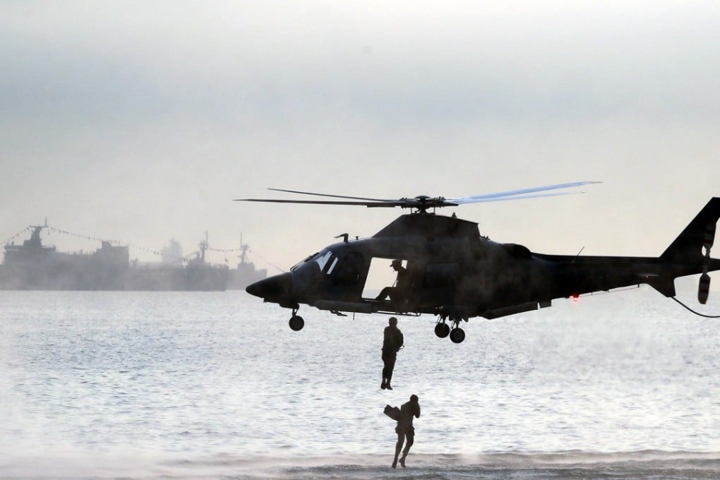 Philippines Navy SEALS simulate a rescue operation. Photo: EPA