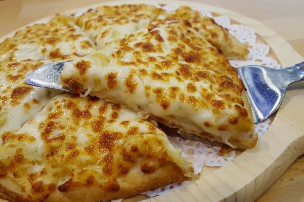 Durian pizza with its creamy pulp is fast becoming one of the most popular pizza toppings in Asian countries like China and Singapore. Photo: YouTube