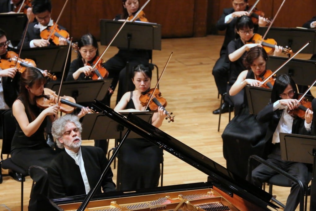 French pianist François-Frédéric Guy performs with the Hong Kong Sinfonietta under the baton of Hungarian conductor Gabor Kali. Part of Le French May 2018. Photo: courtesy of Hong Kong Sinfonietta