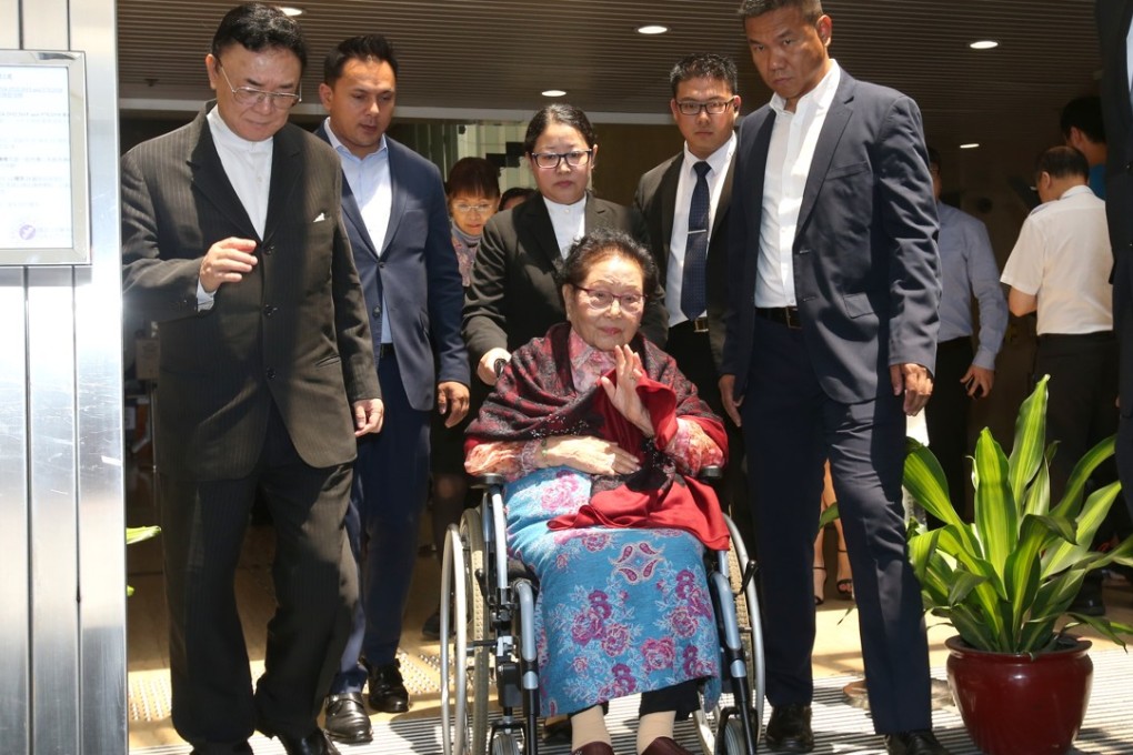 Lo To Lee-kwan (centre) at the High Court in Admiralty. She co-founded the property company Great Eagle Holdings with her late husband, Lo Ying-shek, in 1963. Photo: David Wong