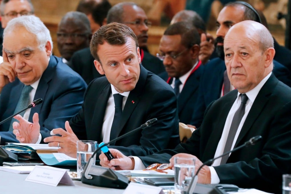 French President Emmanuel Macron, flanked by French Minister of Europe and Foreign Affairs Jean-Yves Le Drian and UN Special Envoy for Libya, Lebanese Ghassan Salame. Photo: AFP