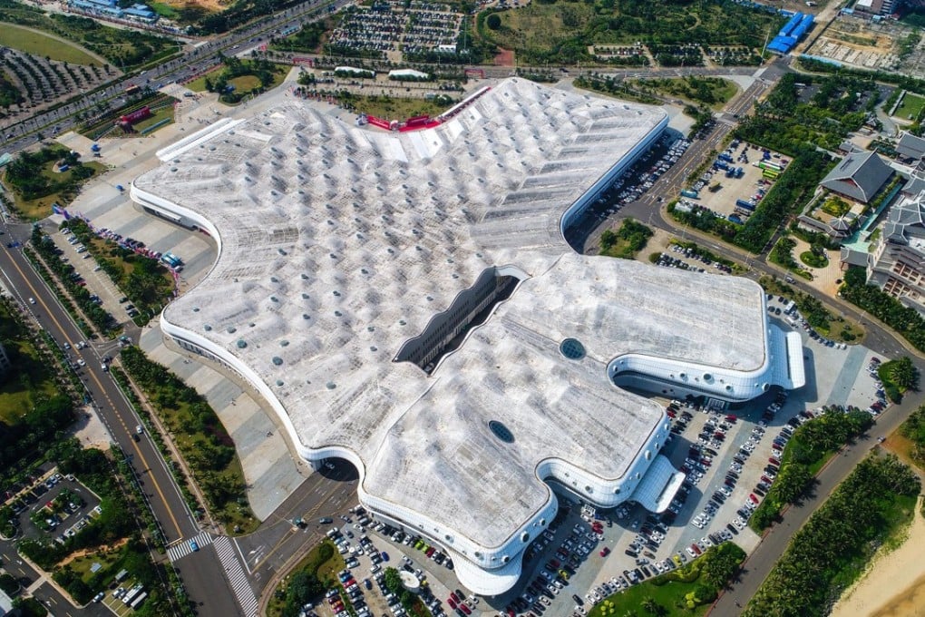 Hainan International Convention and Exhibition Center cost 1.38 billion yuan to build.