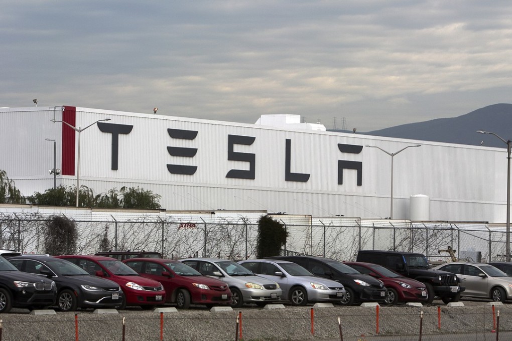 Cars are lined up near the Tesla Motors factory complex in Fremont, California, in 2016. Photo: Bay Area News Group