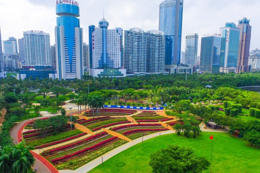 Wanlu Park is a great place to go out for a relaxing stroll after a hard day’s work.
