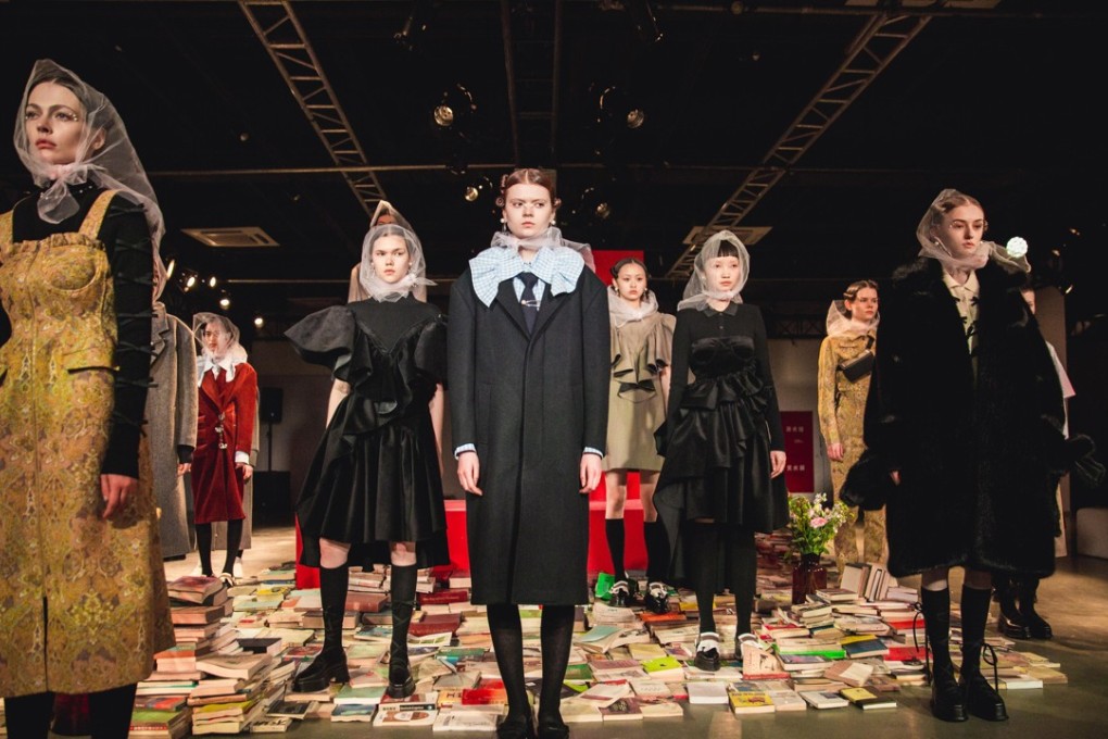 Shushu/Tong’s autumn-winter 2018 on the catwalk at Shanghai Fashion Week.