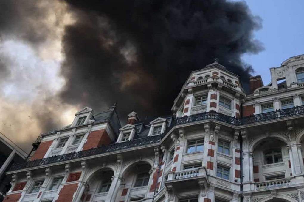 A fire broke out on the roof of London’s Mandarin Oriental hotel on Wednesday. Photo: Xinhua