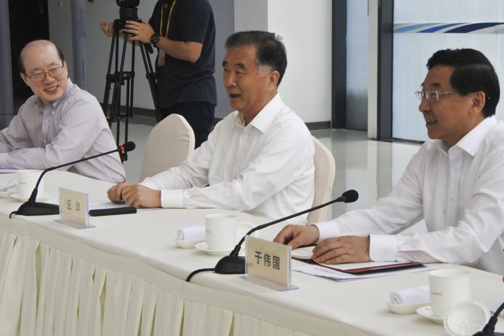 In Xiamen on Wednesday, Wang Yang (centre), chairman of the Chinese People’s Political Consultative Conference, meets Taiwanese living in Fujian province. Photo: CNA
