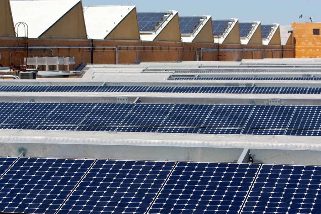 Solar panels sit on the roof of SunPower Corp. in Richmond, California in 2010. Photo: Reuters