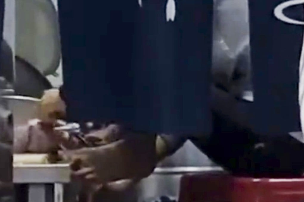 The feet of the employee at the Yangguofu Malatang restaurant chain were resting on a chopping board, with his toes in contact with the meat. Photo: finance.sina.com.cn
