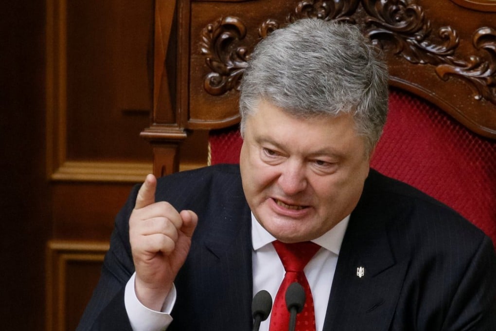 Ukrainian President Petro Poroshenko addresses lawmakers after voting on a law to establish an anti-corruption court during a parliament session in Kiev, Ukraine June 7, 2018. REUTERS/Valentyn Ogirenko
