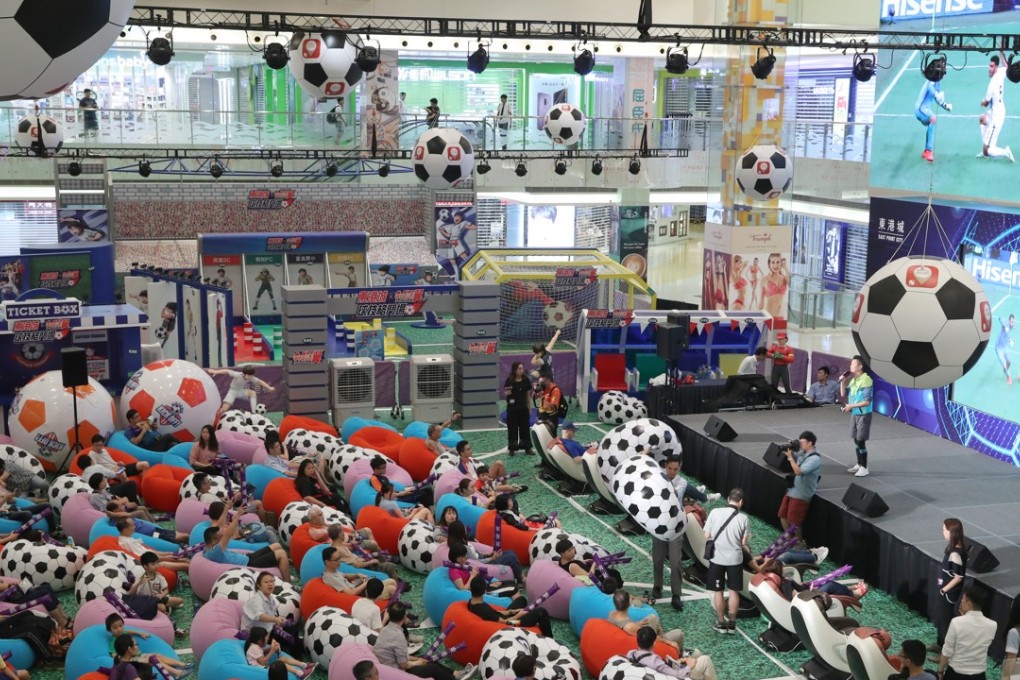 Soccer fans watching the kick-off match of the 2018 Fifa World Cup at an event held at East Point City in Tseung Kwan O. Photo: K. Y. Cheng