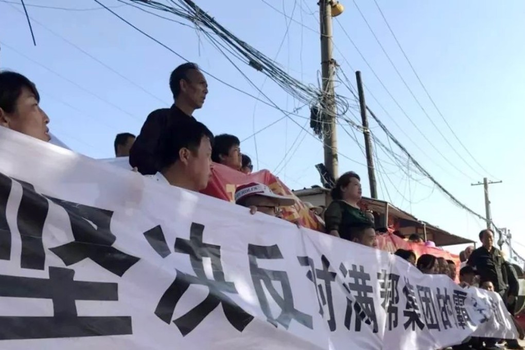 Chinese truck drivers are protesting Manbang Group monopolising the market, on top of high fuel costs and random traffic signs. Photo: Handout.