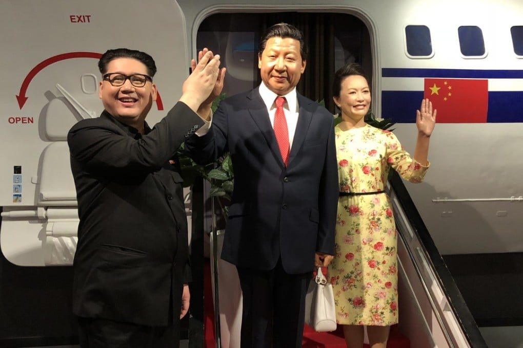 Kim Jong-un impersonator poses with a wax statue of Chinese President Xi Jinping. Photo: Howard X