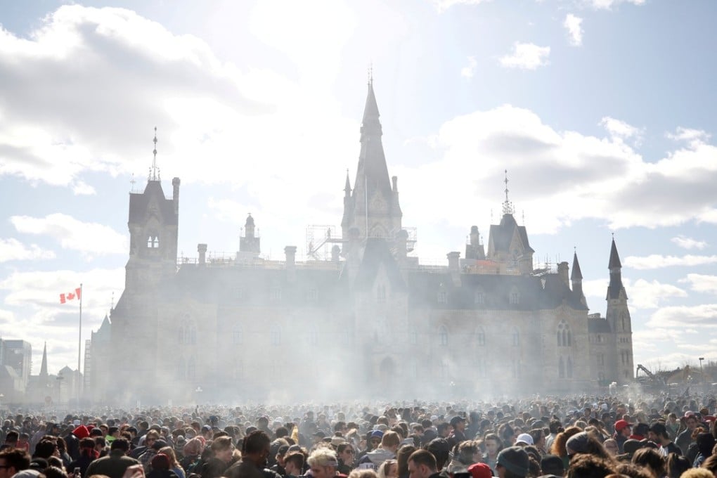 A haze of marijuana smoke rises during the annual 4/20 marijuana rally on Parliament Hill in Ottawa, Canada, on April 20, 2018. Photo: Reuters