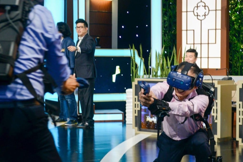 Gamers trying out If Games VR offerings in China