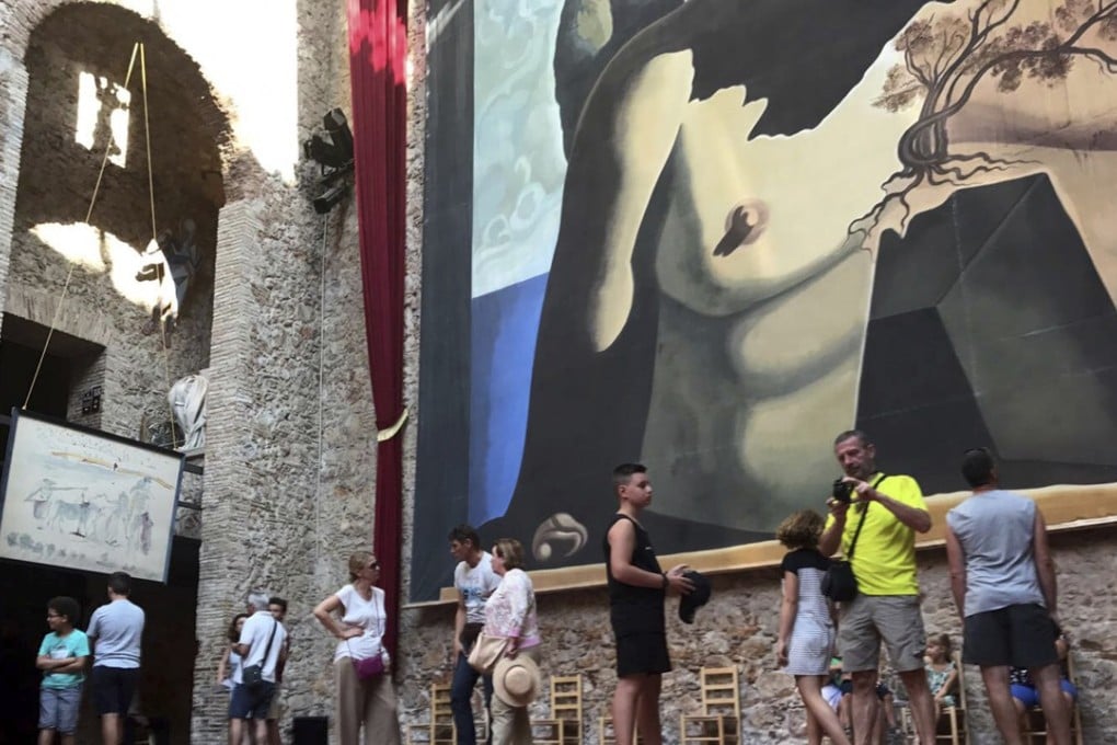 Visitors stand near the tomb of Salvador Dali inside the Dali Theatre-Museum in Figueres, Spain. Photo: AP