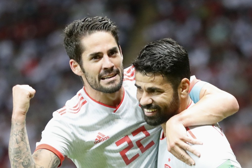 Diego Costa (R) celebrates with Spain teammate Isco after scoring the opening goal against Iran. Photo: EPA