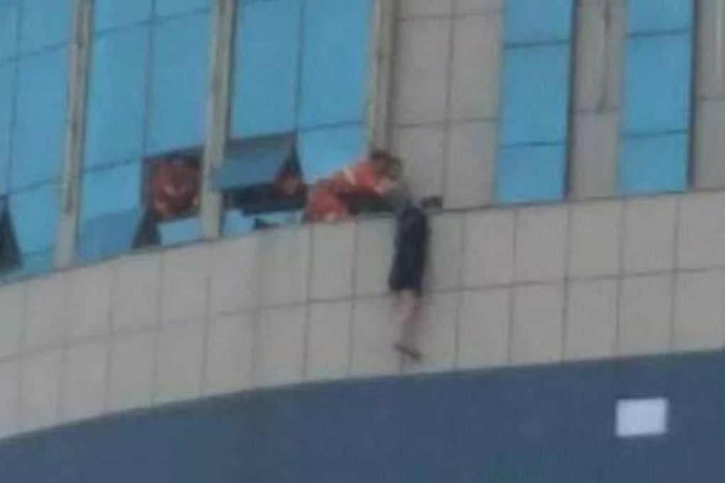 A woman jumped to her death from the eighth floor of a shopping centre in northwest China last week. Photo: Aihami.com