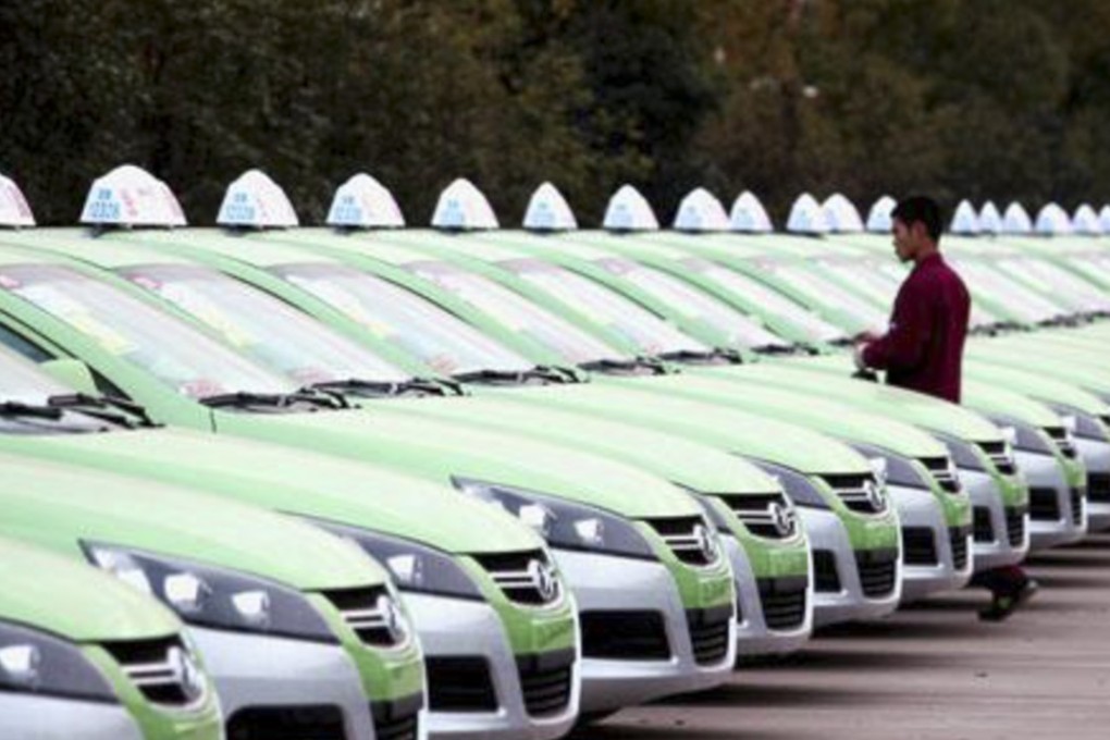 A taxi passenger in eastern China accidentally paid his cab driver 100 times the fare for a ride home. Photo: Weibo