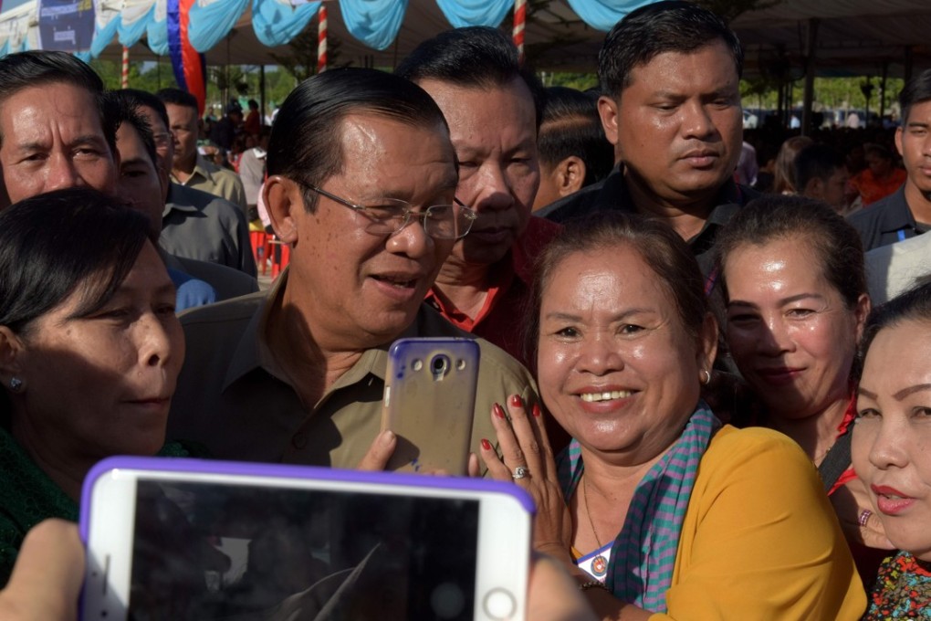 Hun Sen poses for photos with Cambodians as he opened the first major zoo in the capital, Phnom Penh. Photo: AFP