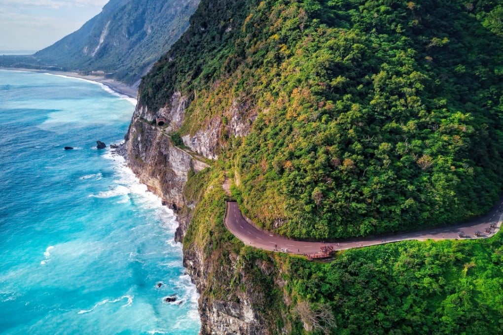 The road along the Qingshui Cliffs in Taroko National Park, Taiwan. Photo: Martin Williams