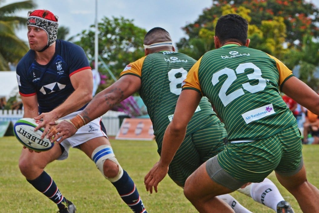 Fly half Matt Rosslee shifts the point of attack v Cook Islands. Photos: Rashneel Kumar/Cook Island News