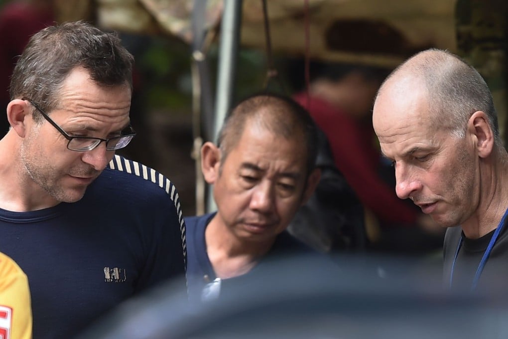 Two British divers John Volanthen and Richard William Stanton speak with Thai rescue personnel at the Tham Luang cave area at Khun Nam Nang Non Forest Park in the Mae Sai district of Chiang Rai province on July 3 after finding the children. Photo: AFP