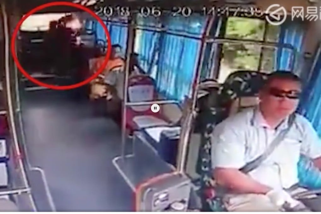 A bus driver in southeast China kept his calm when a woman’s power bank exploded. Photo: 163.com