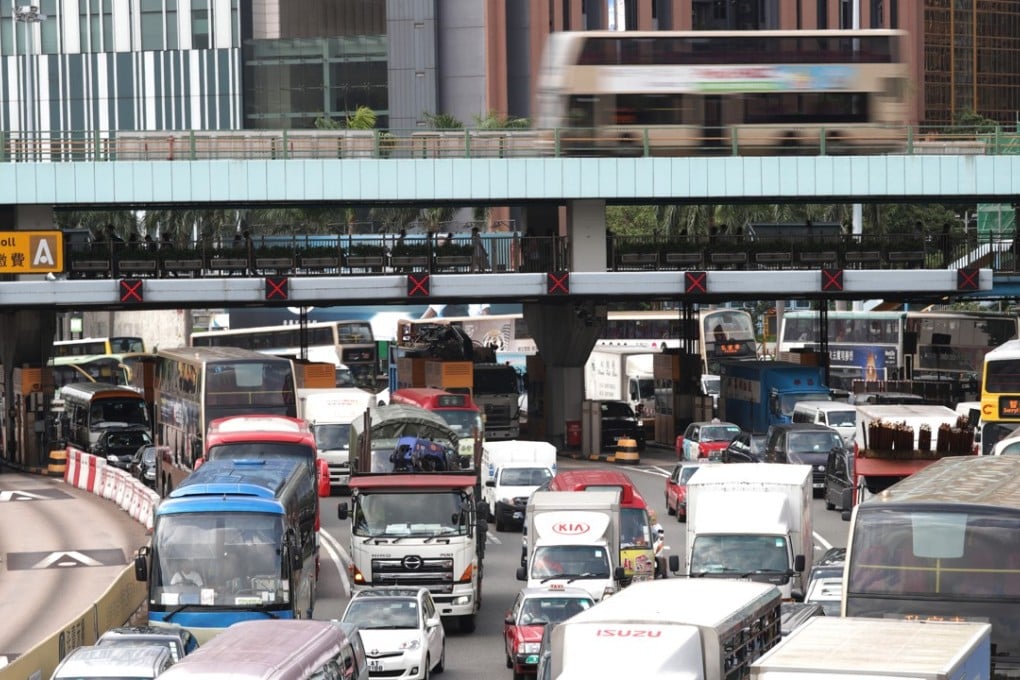 Vehicles queue up to enter the Cross-Harbour Tunnel in Hung Hom, where long traffic jams are par for the course. Photo: Bruce Yan