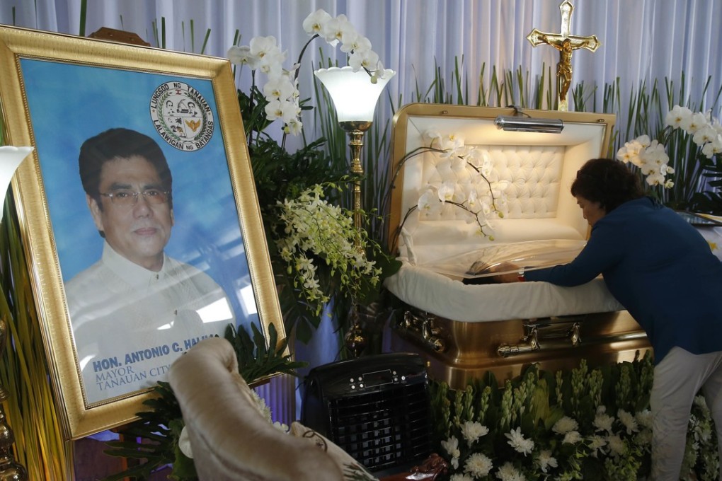 Gina Halili, the widow of Tanauan city Mayor Antonio Halili, during his wake. Photo: AP