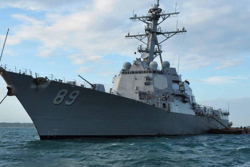 The guided-missile destroyer USS Mustin (DDG 89) is seen anchored off the shoreline of Sihanoukville, Cambodia, in December 2010. Photo: US Navy