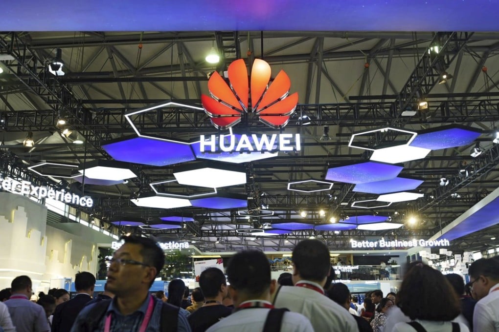 Visitors tour the Huawei exhibition booth during the Mobile World Congress in Shanghai, China, 2018. Photo: AP