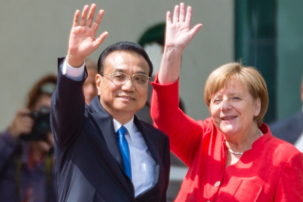 Chinese Premier Li Keqiang and German Chancellor Angela Merkel wave during a military reception in Berlin on Monday. Photo: EPA-EFE