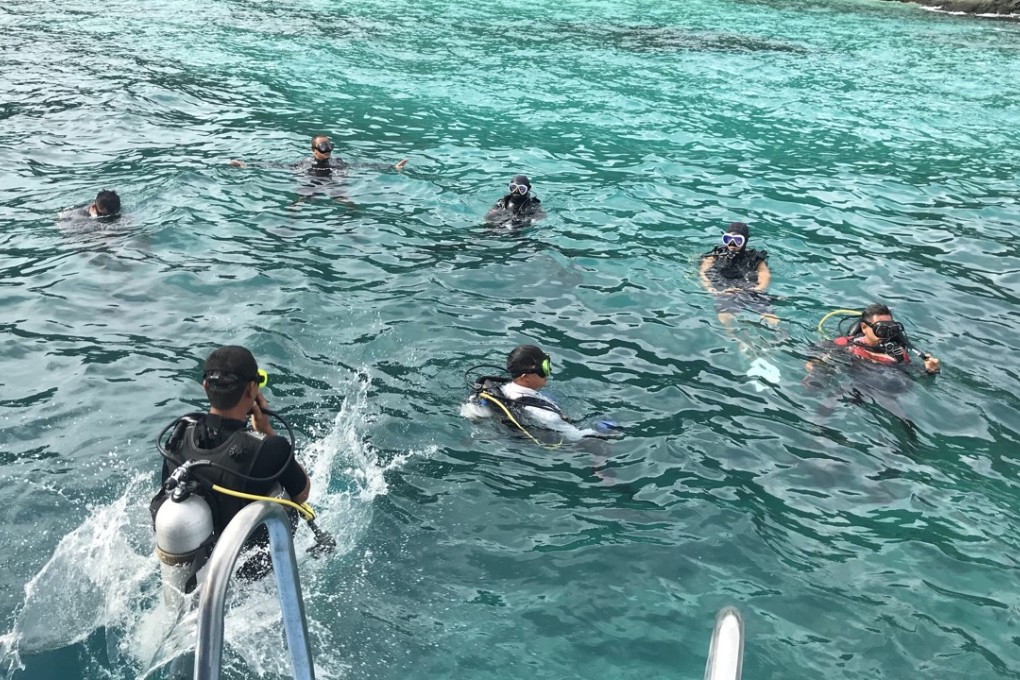 Members of Thai and Chinese rescue team search for missing passengers from a capsized boat in Phuket, Thailand, on Sunday. Photo: Xinhua