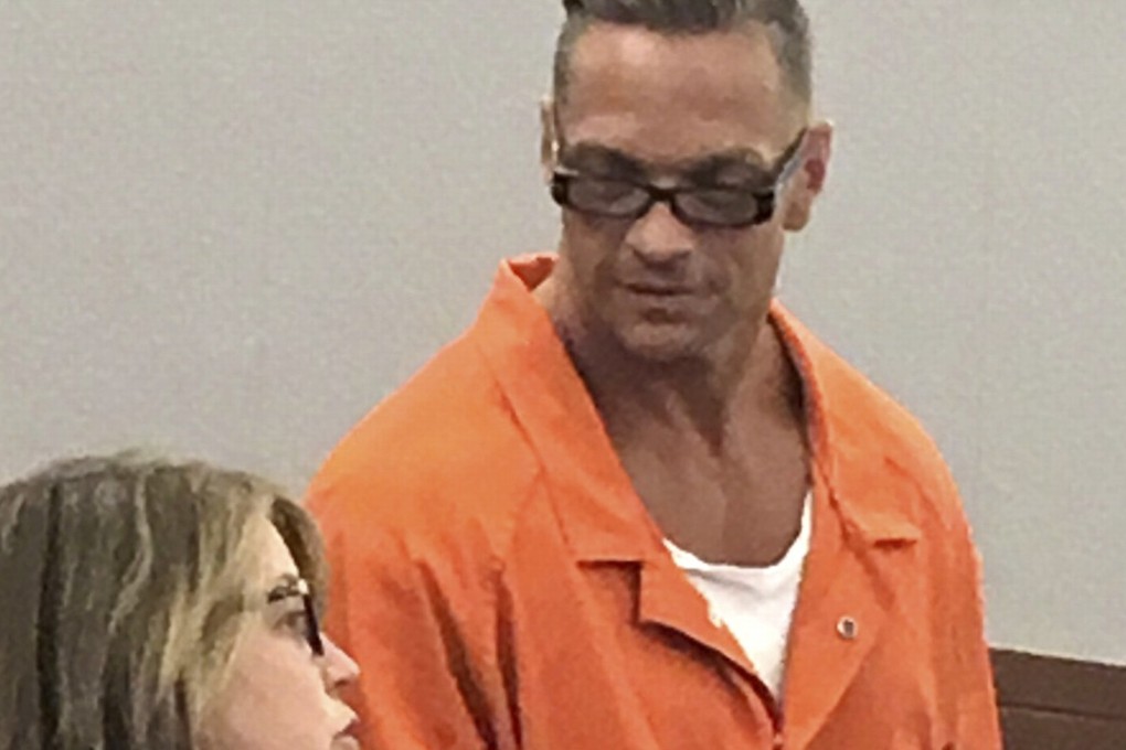 In this August 17, 2017 file photo, Nevada death row inmate Scott Raymond Dozier confers with Lori Teicher, a public defender involved in his case, during an appearance in Clark County District Court in Las Vegas. Photo: AP