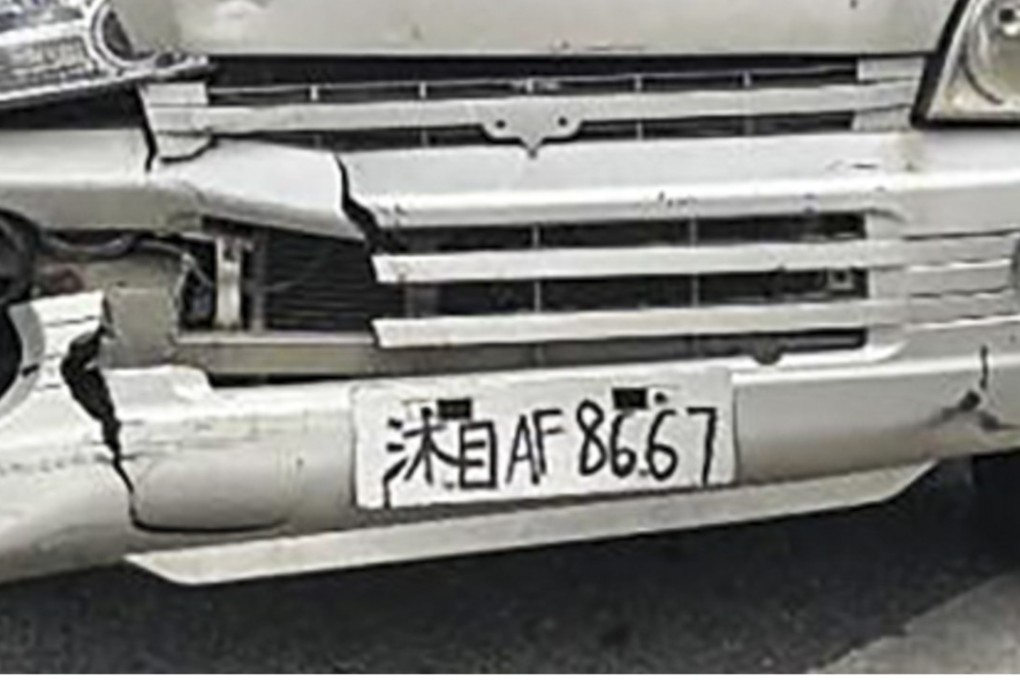 A Chinese motorist had his licence suspended for using a handwritten number plate on his van. Photo: Sohu.com