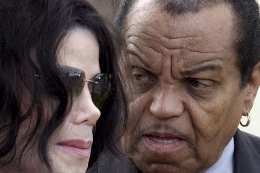 Michael Jackson, the King of Pop, with his father, Joe Jackson, in 2005. Photo: EPA-EFE