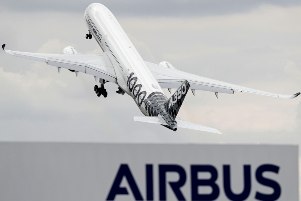 An Airbus A350-1000 XWB passenger aircraft performs in a flying display at the Farnborough air show near London on Wednesday. Photo: AFP