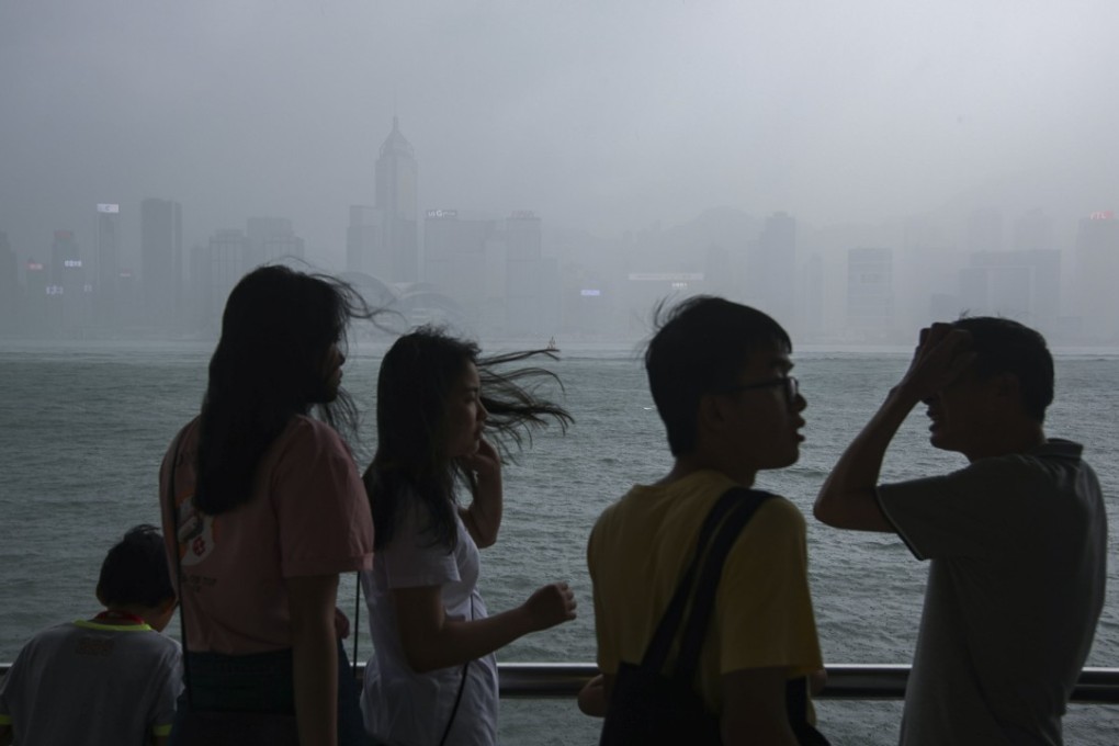 The Observatory forecast thunderstorms and gusts of more than 70km/h to blow over Hong Kong on Monday. Photo: Edward Wong