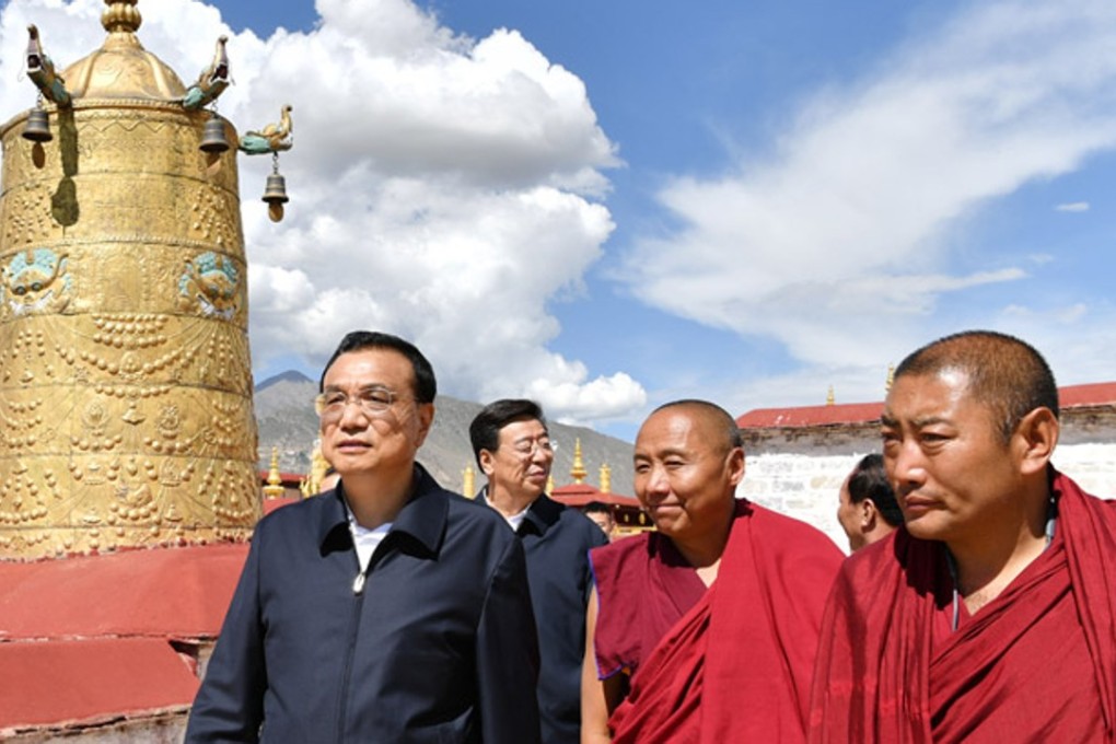 Premier Li Keqiang met Buddhist leaders at Jokhang Temple in Lhasa. Photo: State Council