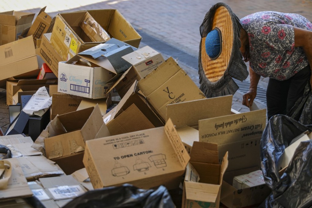 An elderly woman collects cardboard on the streets of Sheung Shui in May. Hong Kong’s public annuity scheme does not seem to consider the needs of the city’s elderly poor. Photo: Sam Tsang