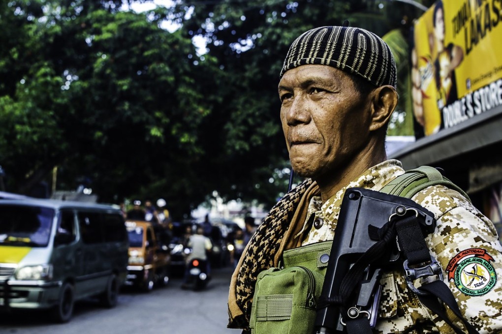 Moro Islamic Liberation Front (MILF) members secure Camp Darapanan in Sultan Kudarat, Maguindanao on the southern island of Mindanao. Photo: AFP