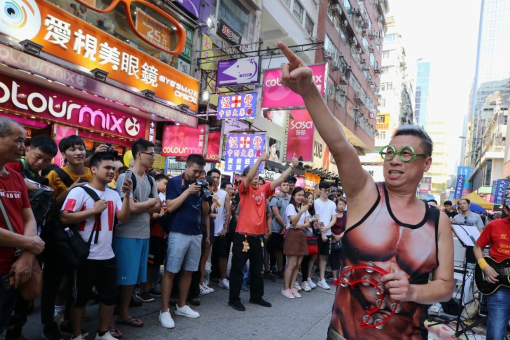 Street performer Man Chan. Photo: Dickson Lee