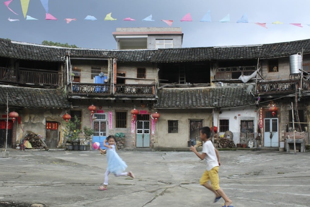 Children play in the courtyard of the Taoshu tulou in China’s Fujian province. Photo: Eduard Fernández