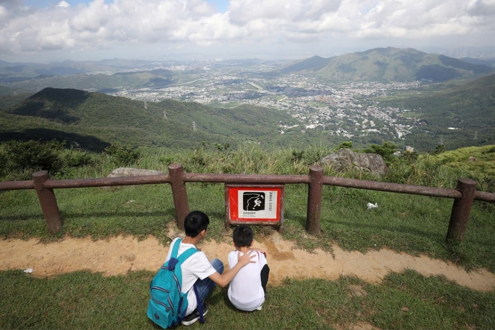 Attention restoration theory says contact with nature enhances attention spans, but that effect seems to be negatively impacted by electronic devices. Photo: Winson Wong