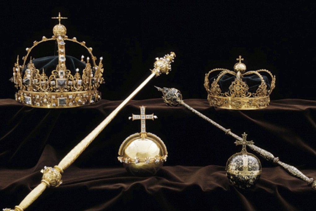 This image made available on Wednesday by the Swedish Police, shows a collection of Swedish royal jewels. Thieves in Sweden walked into a small town's medieval cathedral in broad daylight and stole the priceless crown jewels dating back to the early 1600s before escaping by speedboat. Photo: AP