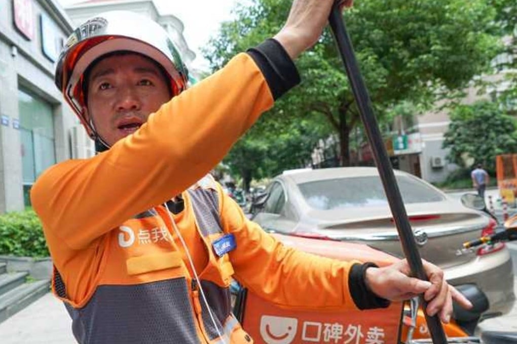 A man in east China who lost part of his left leg in an accident is working as a food courier to pay for a prosthetic replacement. Photo: Weibo